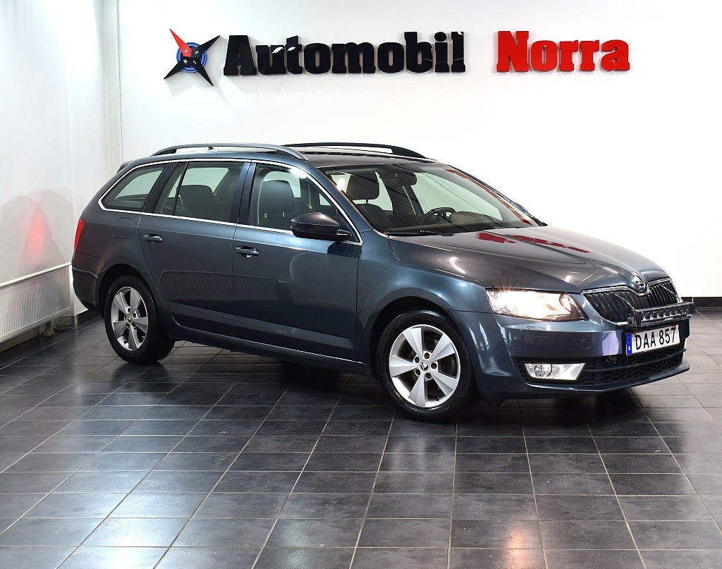 Skoda Octavia Kombi 1.6 TDI Ambition PDC/M-värmare/Ny kamrem/Krok