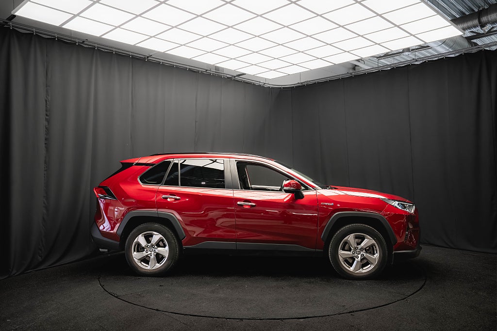 Toyota RAV4 Hybrid AWD EXECUTIVE LÄDER DRAG ELSTOL 1-ÄGARE MOMS