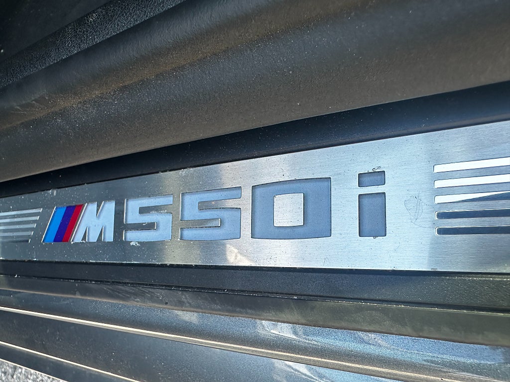 BMW M550I V 8 / xDrive Sedan / Panorama