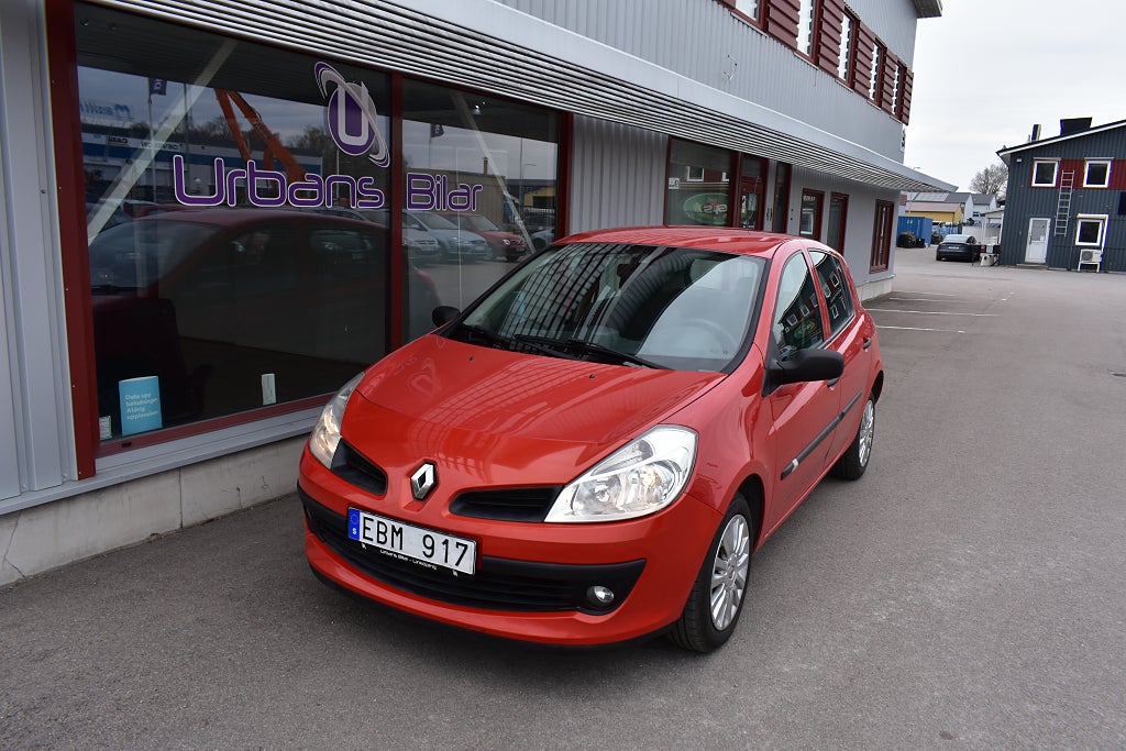 Renault Clio Halvkombi 1.2 (75hk) Ny Servad *12101mil* 3,99%