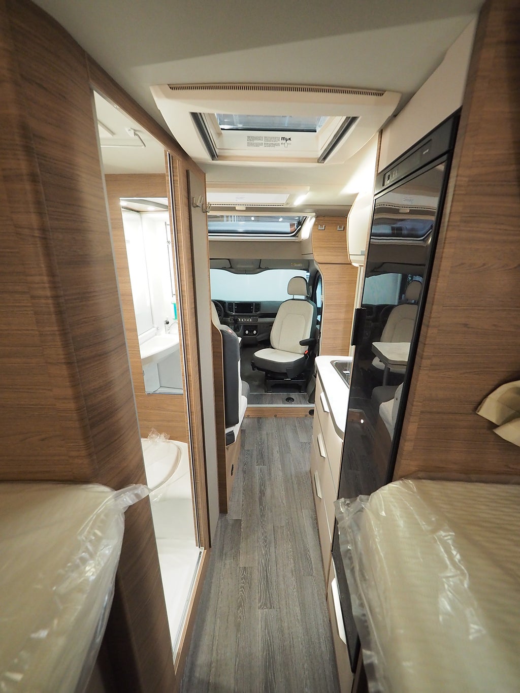 Knaus Van Ti 640 MEG Vansation AUT 177hk | Långbäddar I VW