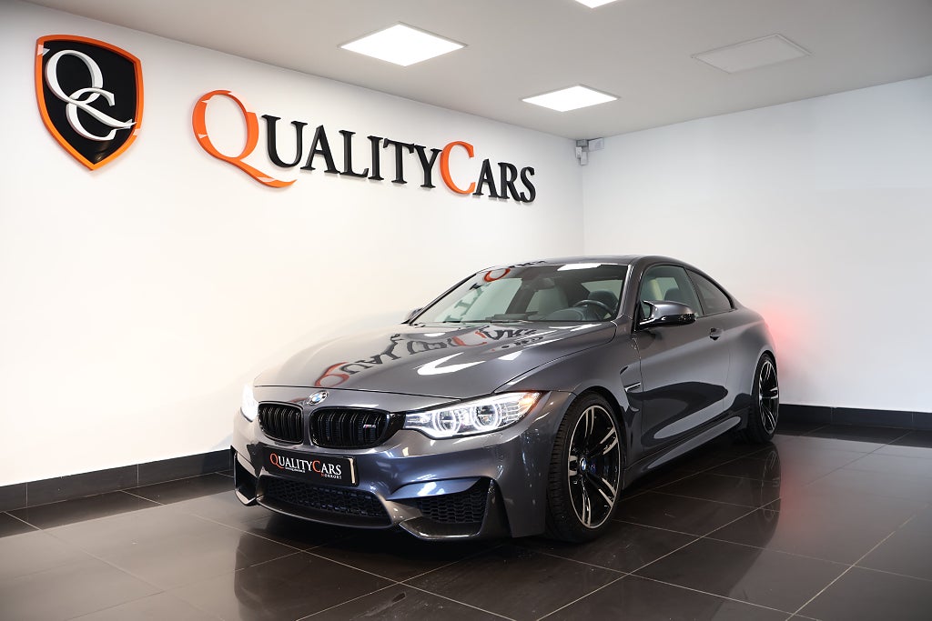BMW M4 Coupé Kolfiber / Taklucka / HK-ljud / HUD / SV-såld