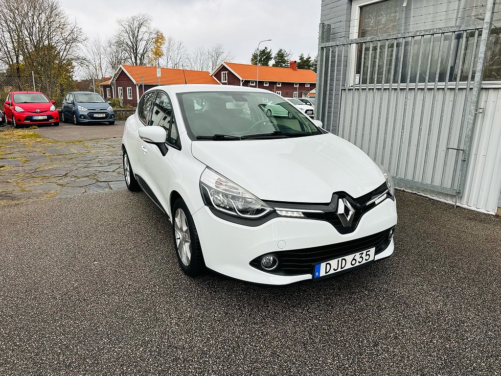 Renault Clio 0.9 TCE 90HK 5D / NAVI / 7700Mil