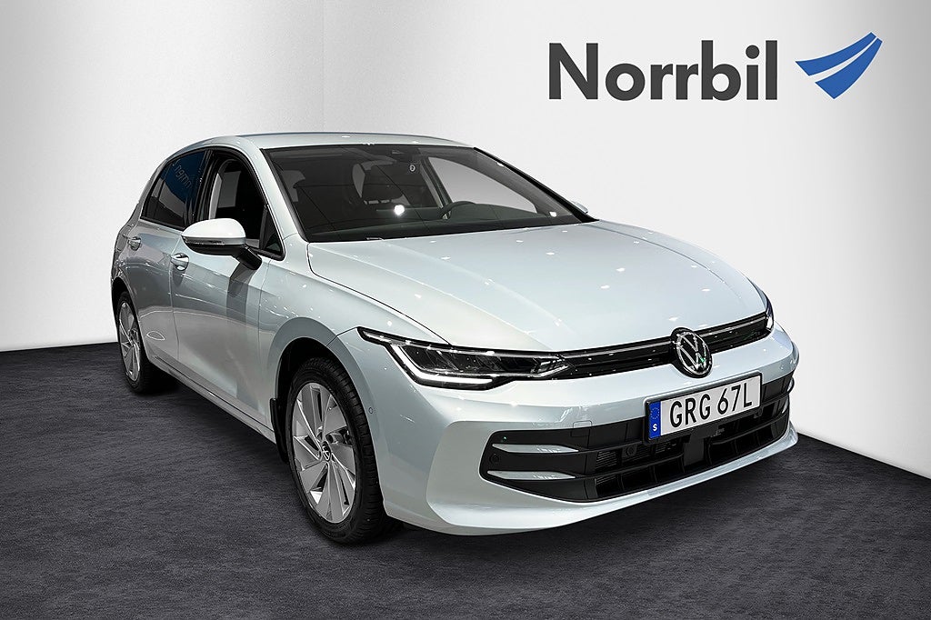 Volkswagen Golf eTSI 150 DSG Sportstolar lågmil Kamera 17 tum