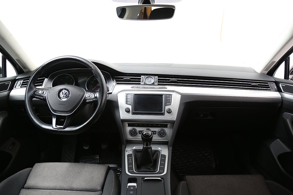 Volkswagen Passat 2,0 TDI 150hk Sportscombi Värmare Dragkrok 2015