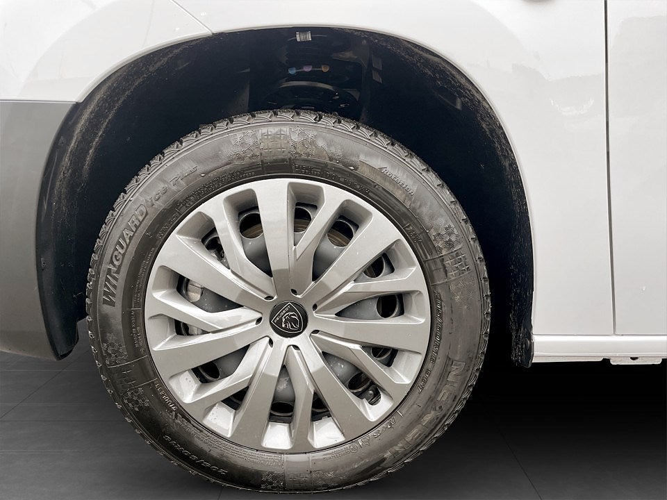 Bild på Peugeot Partner Plus 130hk AT8 L2 - DEMO