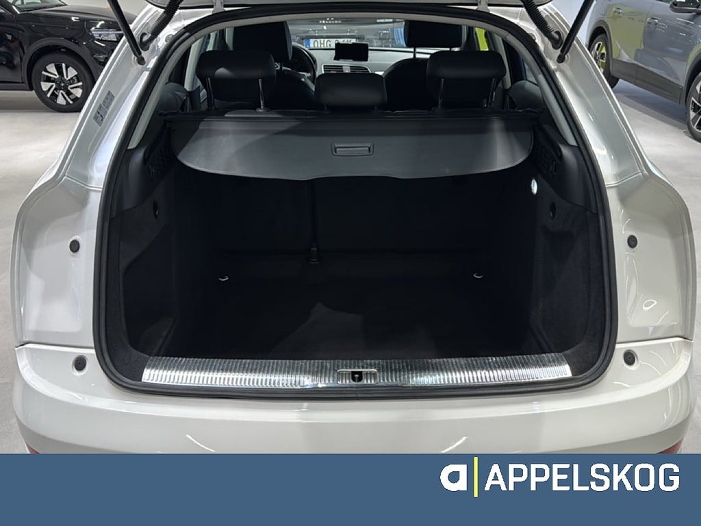 Audi Q3 2.0 TDi Quattro S |RÄNTA 3,99%|V-HJUL INGÅR| thumbnail