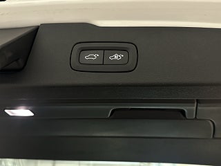 Volvo V60 Recharge T6 AWD R-Design Drag Pvärm Skinn Kamera SoV – bild 19