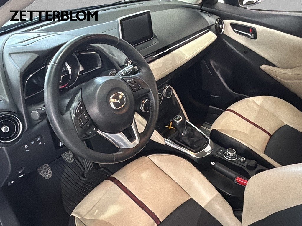 Halvkombi Mazda 2 8 av 16