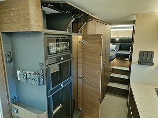 Husbil-integrerad Adria Super Sonic 890 LL 19 av 28