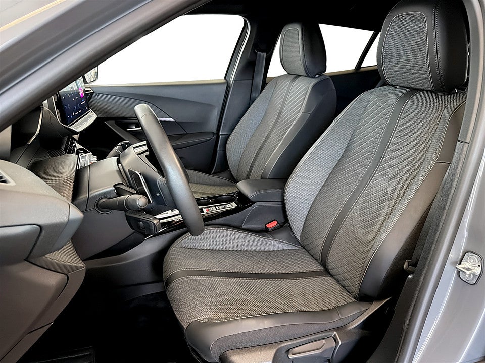 Bild på Peugeot 2008 Allure 1.2 PT 130hk Aut B-KAMERA CARPLAY