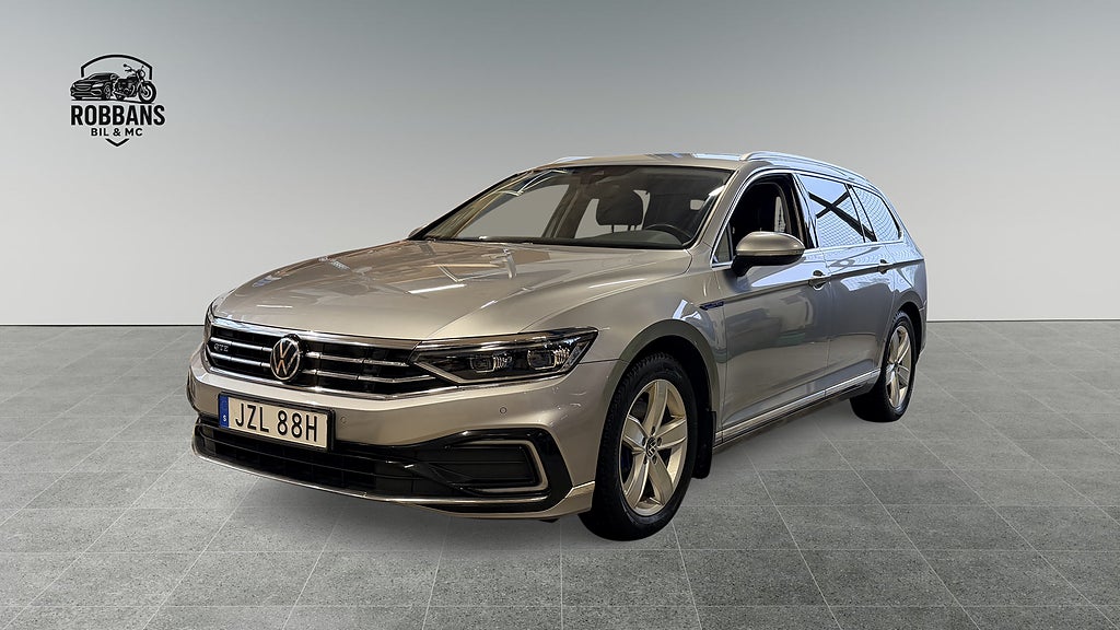 Volkswagen Passat Sportscombi GTE Executive Värmare*Drag