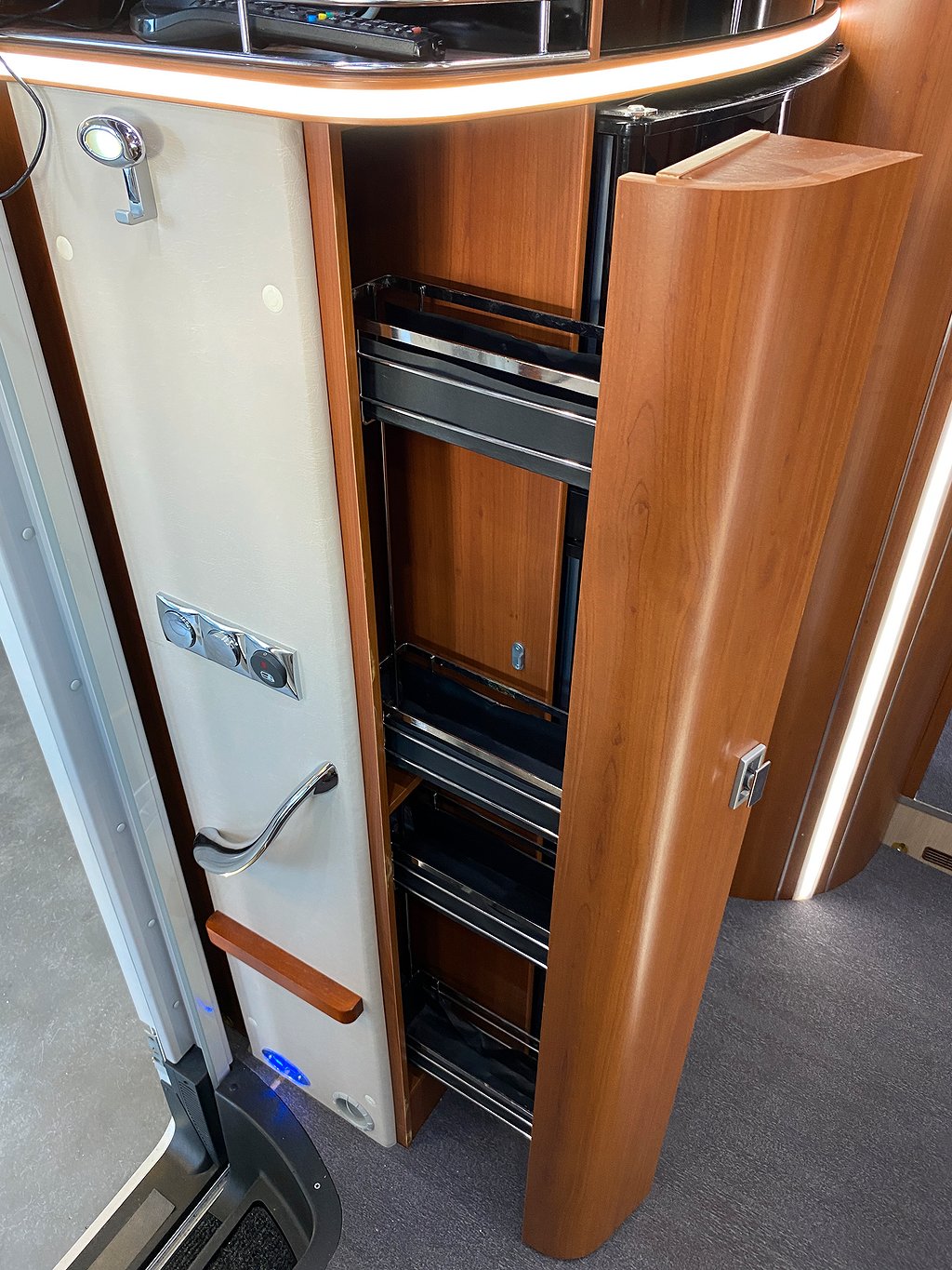 Mobilvetta Kea P63 / Queensbed / Solcell / Utedusch - Mobilvetta