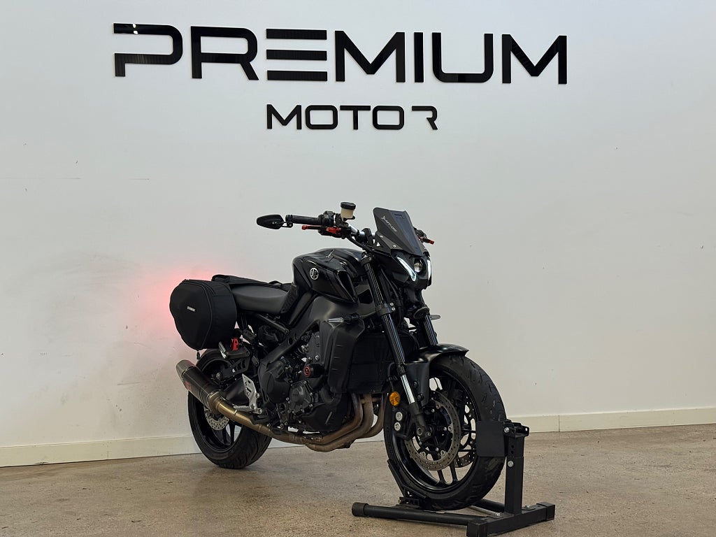 Yamaha MT-09 | Akrapovic Racing Line | Quickshift | Väskor | 116hk