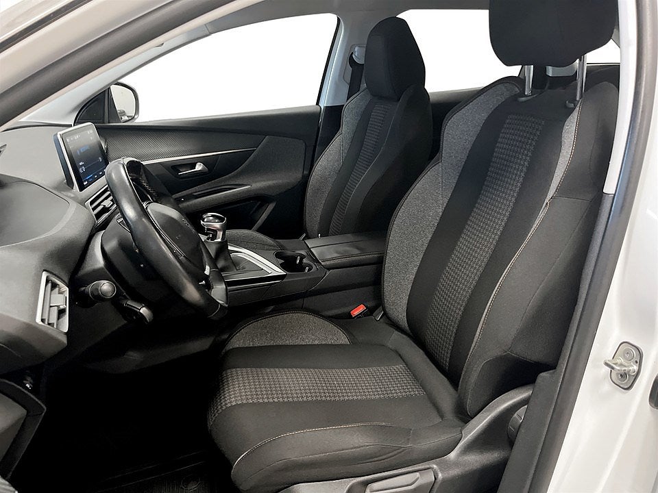 Bild på Peugeot 3008 Active 1.2 PT 130hk - FARTHÅLLARE