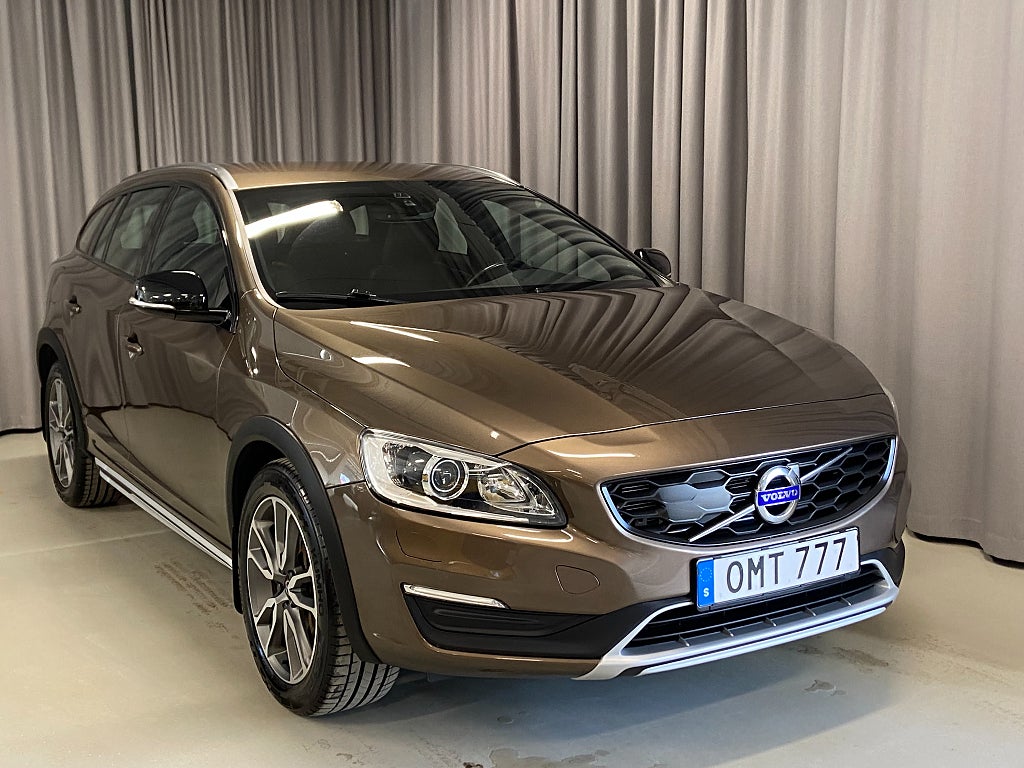 Volvo V60 Cross Country D4 190hk AWD Geartronic Summum Pvärm Backkamera