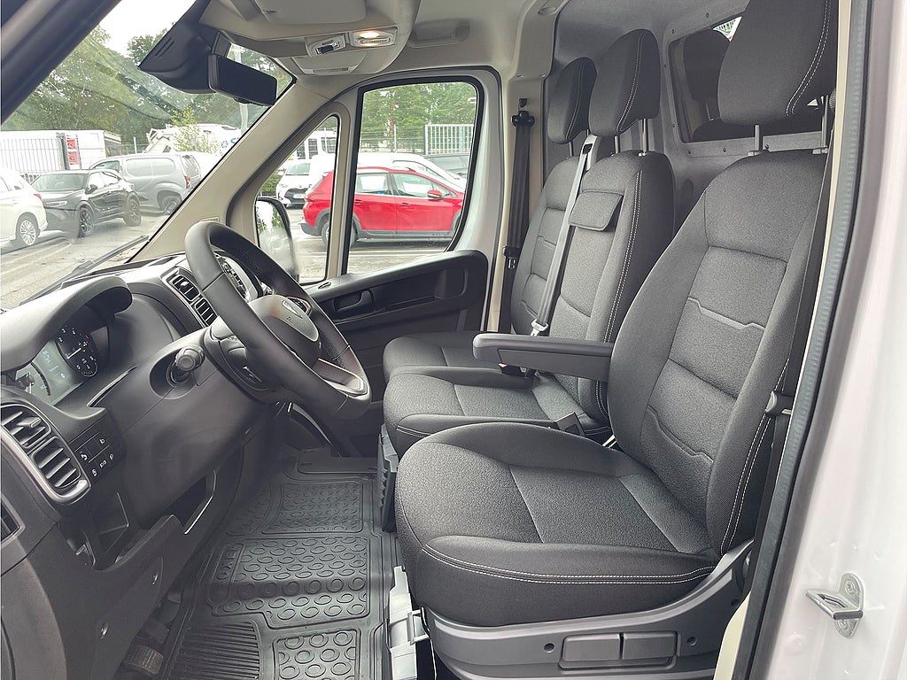 Bild på Peugeot Boxer BlueHDi 140hk Aut L2H2 - DEMO