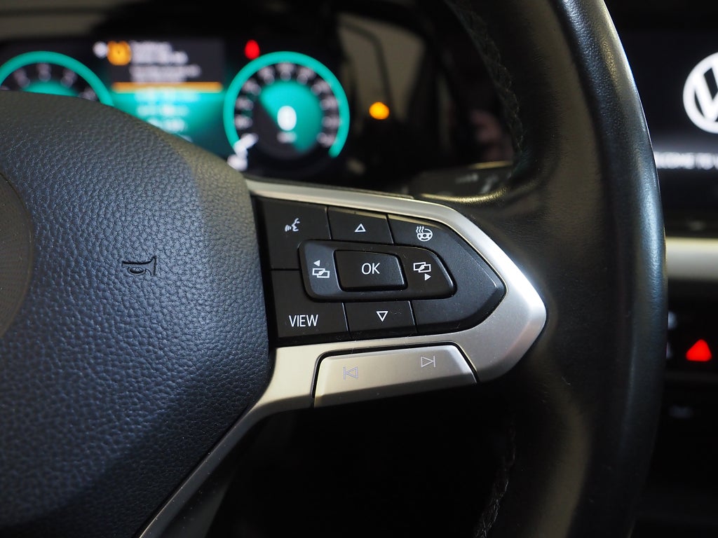 Volkswagen Golf SC 1.5 TSI 150hk Kamera P-Värmare Lane Assist Moms