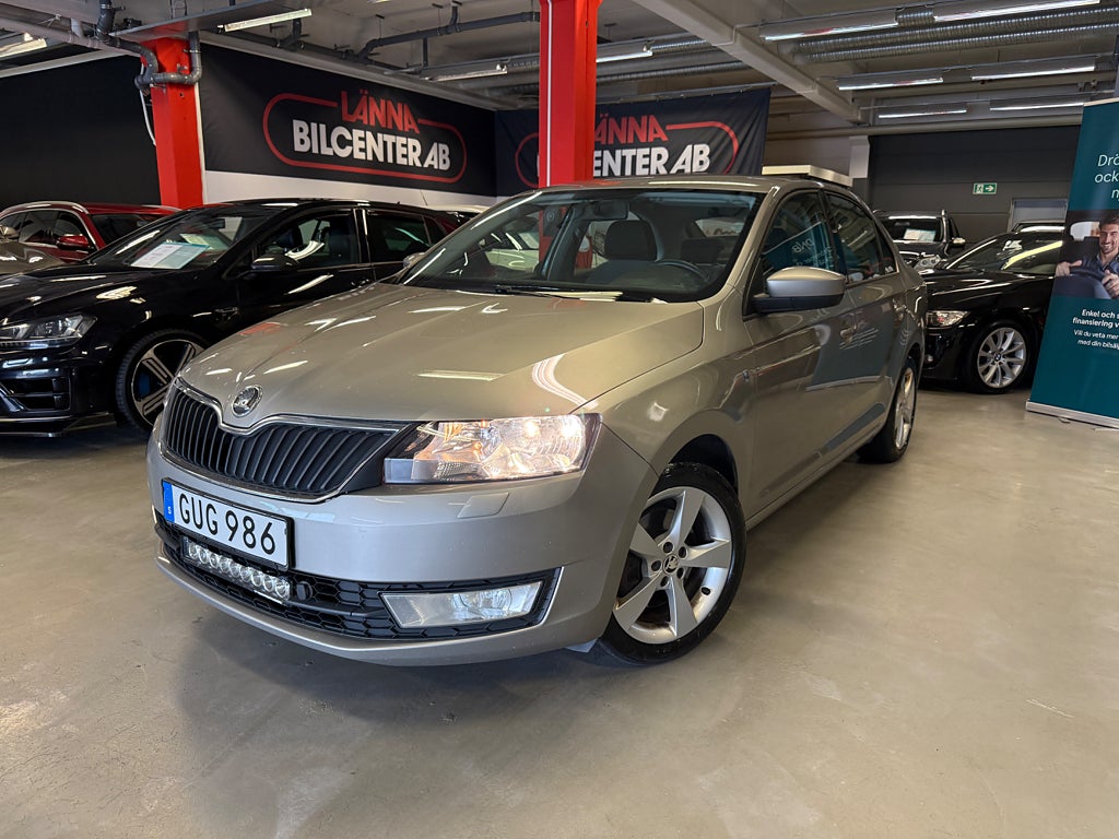 Skoda Rapid 1.2 TSI PDC Ny servad Motorvärmare Låg årsskatt Navi