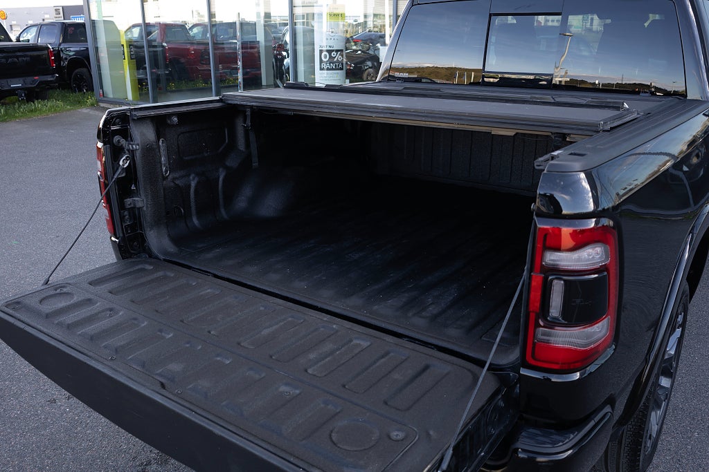 RAM 1500 5.7 V8 HEMI Limited Night Edition Nya bromsar Cut-Out