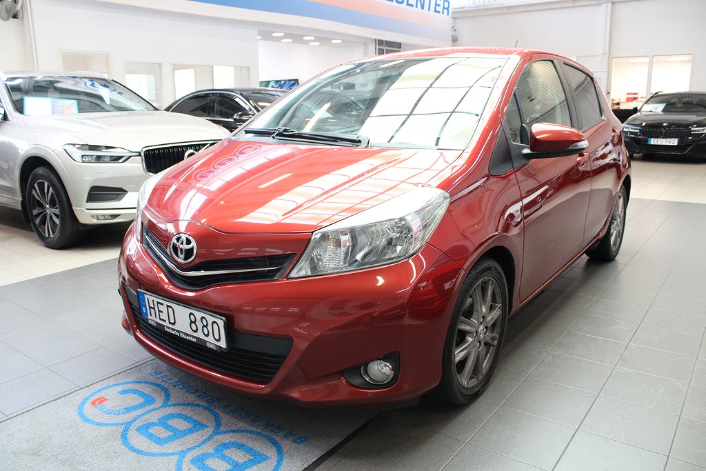 Toyota Yaris 1.33 VVT-i Style Automat/Motorvärmare/B-Kamera