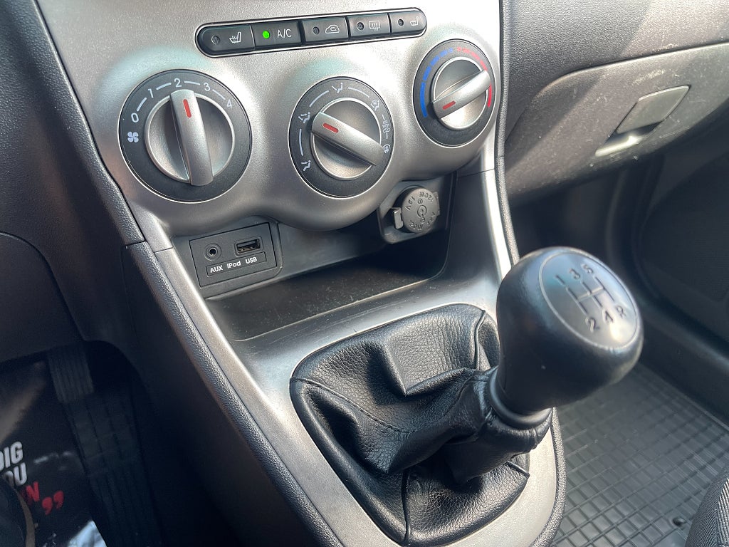 Hyundai i10 1.1 iRDE Premium, Årsskatt 360 kr, ENDAST 12180 mil