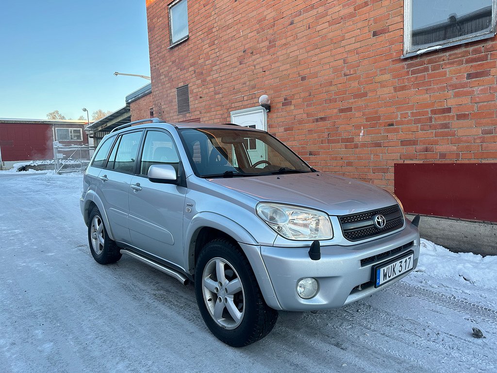 Toyota RAV4 5-dörrar 2.0 VVT-i 4x4 | Drag | SoV | Servicebok