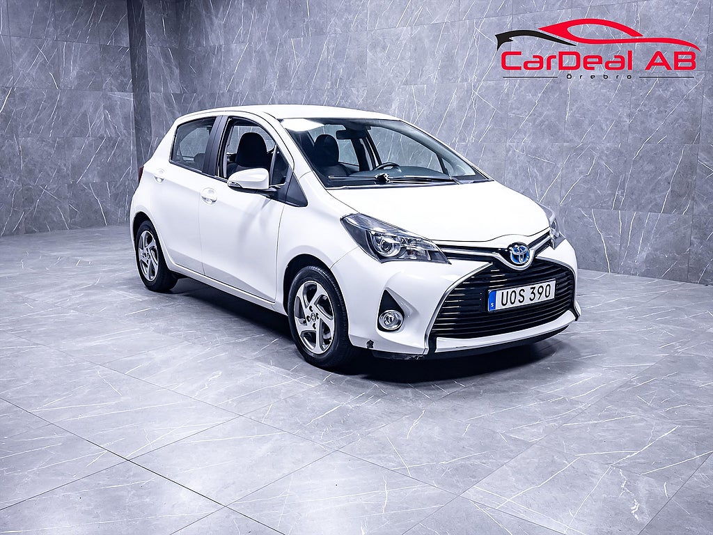 Toyota Yaris Hybrid e-CVT Automat 101hk Kamera Navi Farthållare AC