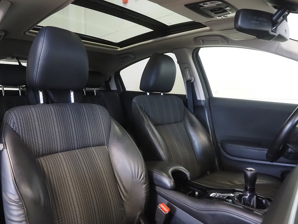 Honda HR-V 1.5 i-VTEC 131hk Executive |Drag|Pano|Kamera|Navi| 2016