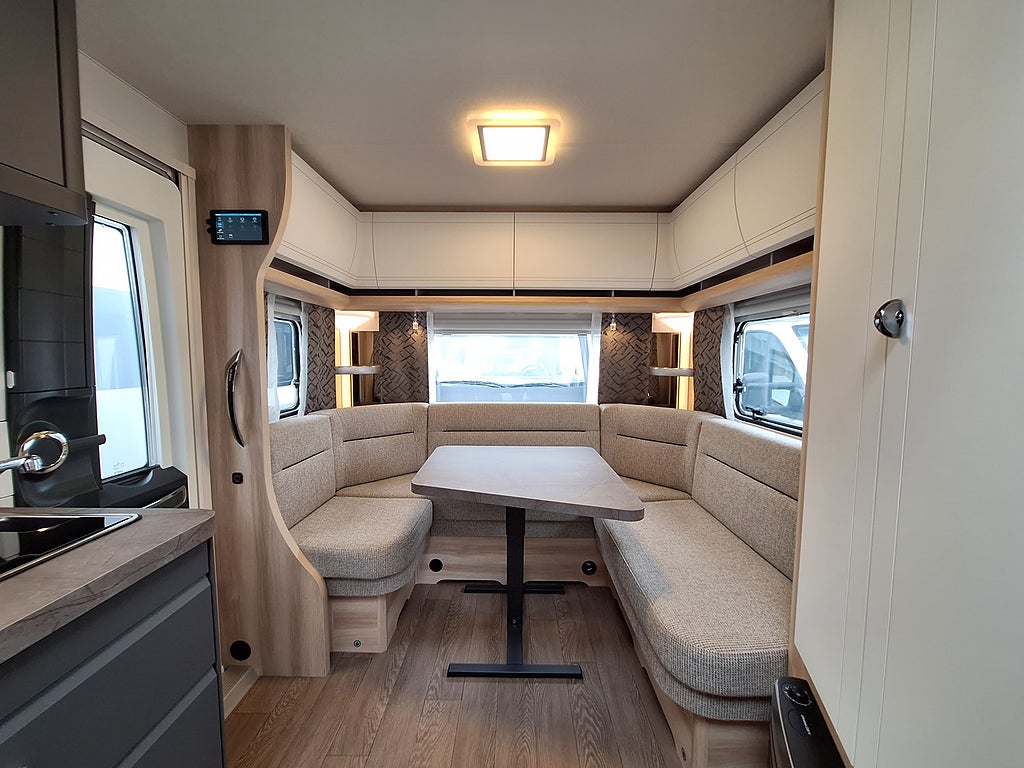 Hobby De Luxe 495 UL Långbädd, Mover, Boxmarkis