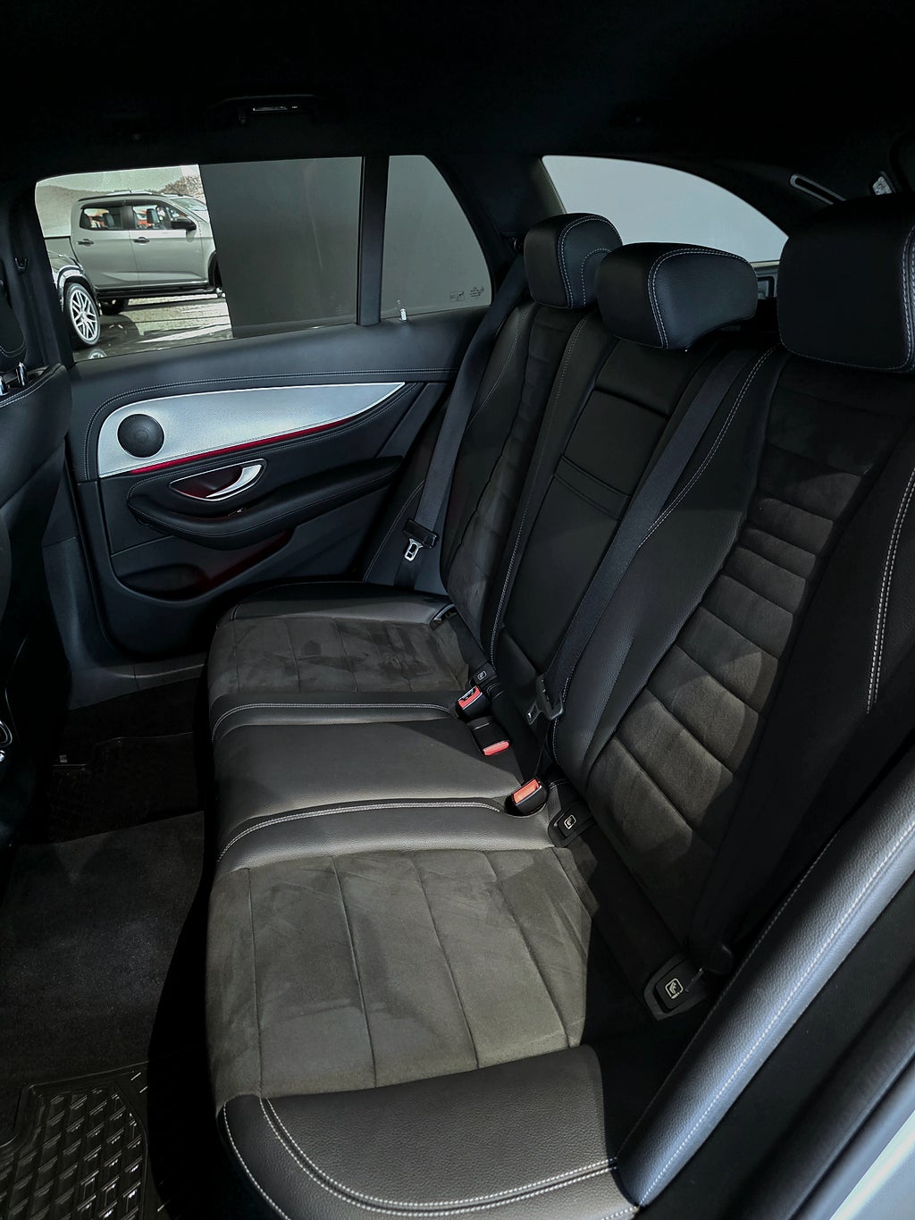 Mercedes-Benz E 220 d AMG Night Värmare Drag Kombi - bild 9