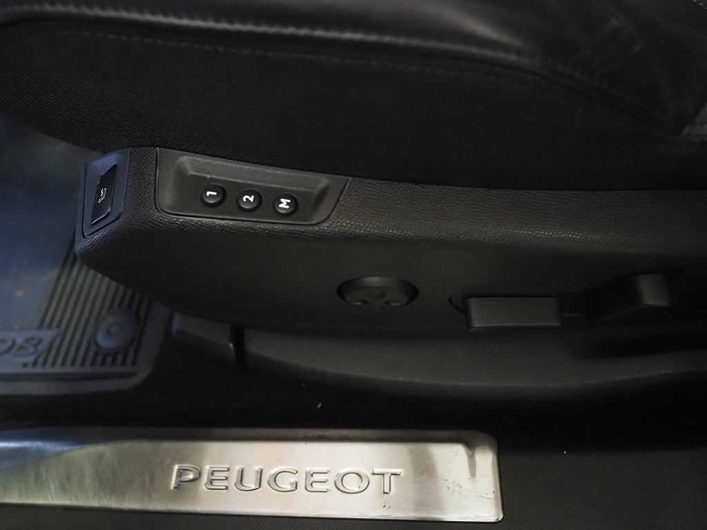 Peugeot 3008 HYBRID4 300 EAT GT | Pano | Drag | Kamera | GPS | Skinn 2021