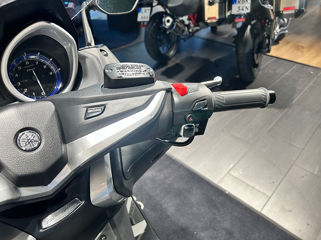 Yamaha T-Max 500 DX 3,45%/20 mil/Nyservad
