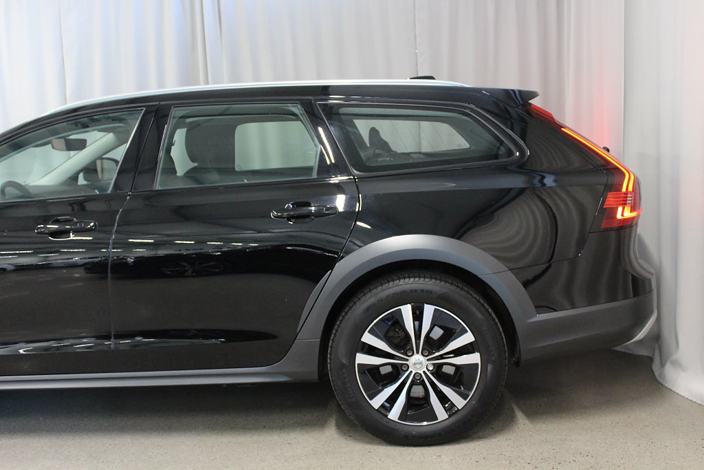Volvo V90 Cross Country B4 AWD 197HK Advanced Edition, Drag, Värmare,