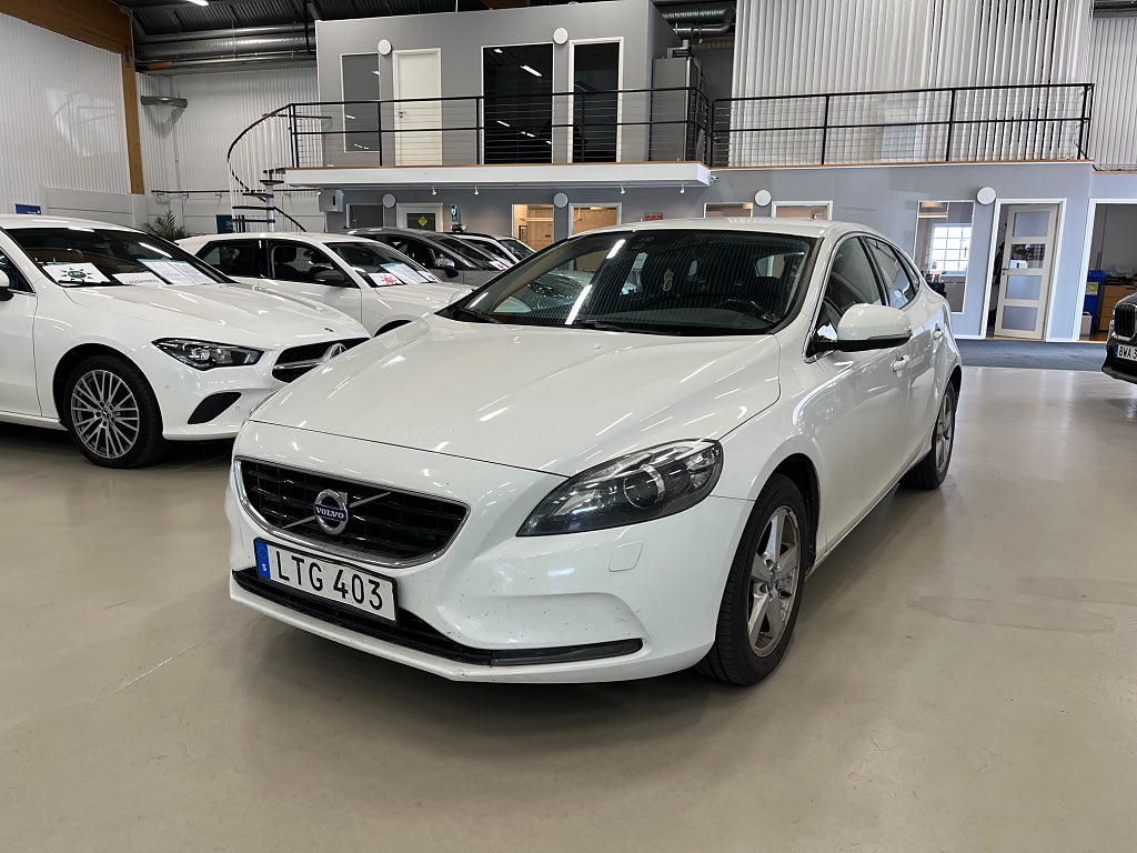 Volvo V40 D2 Your Momentum (Värmare+drag) 2.99% Ränta