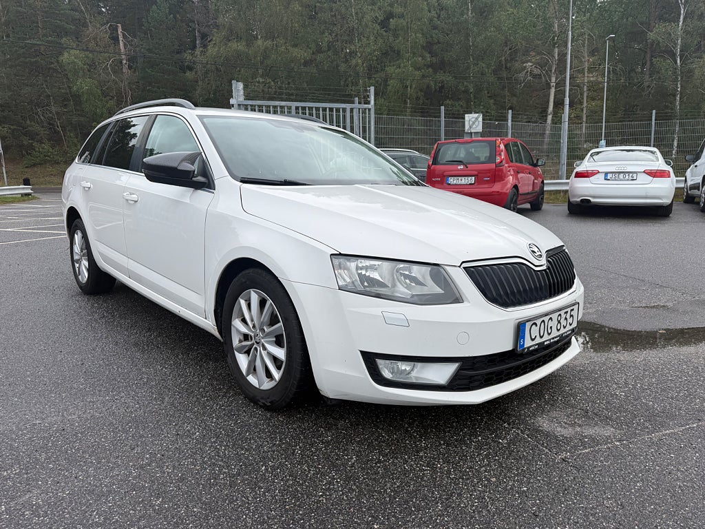 Skoda Octavia Kombi 1.6 TDI 105hk Ambition D-Värmare Besiktigad 2027