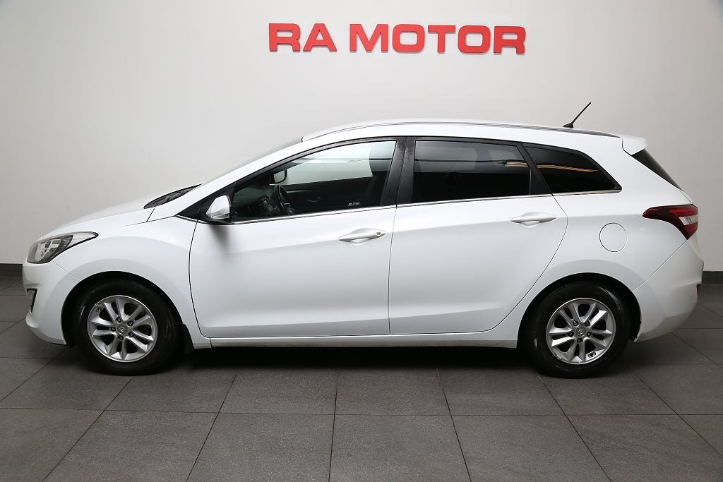 Hyundai i30 1,6 CRDi 136hk GO! Edition Kombi Motorvärmare Dragkrok 2017