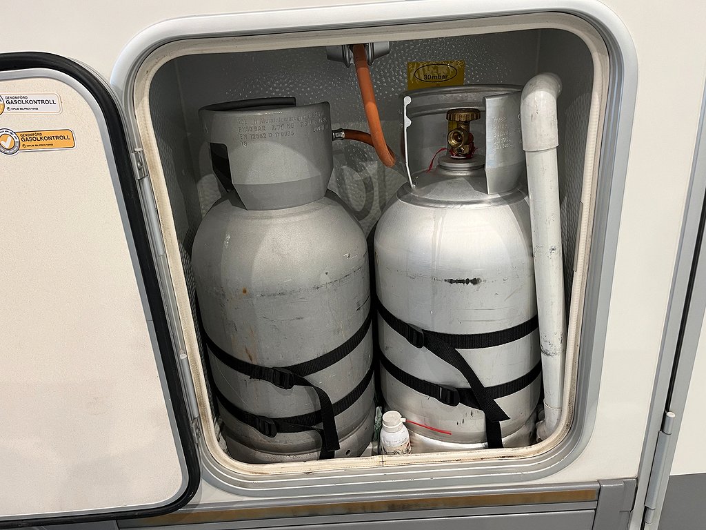 Adria Coral 670 SL /B-körkort/Solcell/Långbädd/Garage - Adria