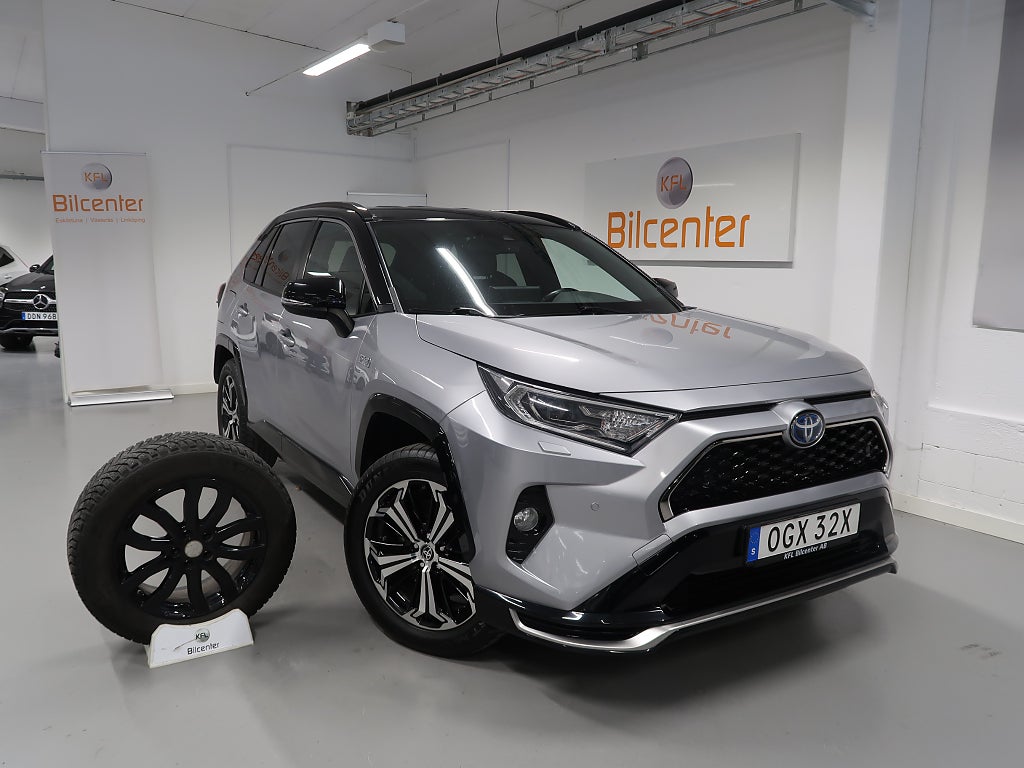 Toyota RAV4 Plug-in Hybrid Style V-Däck ingår Drag-Kamera-Elstol-Ca