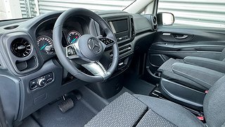 Transportbil - Skåp Mercedes-Benz eVito 6 av 21