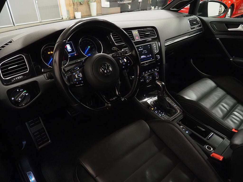 Volkswagen Golf SC R 2.0 TSI 300hk 4M |Dynaudio|Läder|Backkamera| 2017