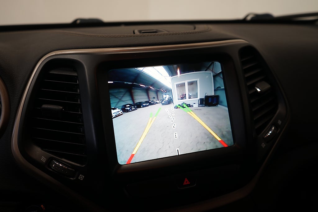 Jeep Cherokee 2.4 B-kamera 186hk