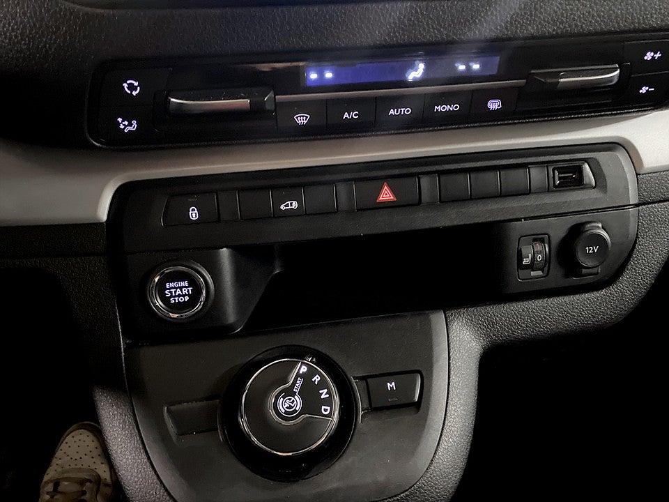 Bild på Peugeot Expert PRO+ 2.0 BHDi 145hk Aut L3 B-KAMERA DRAG