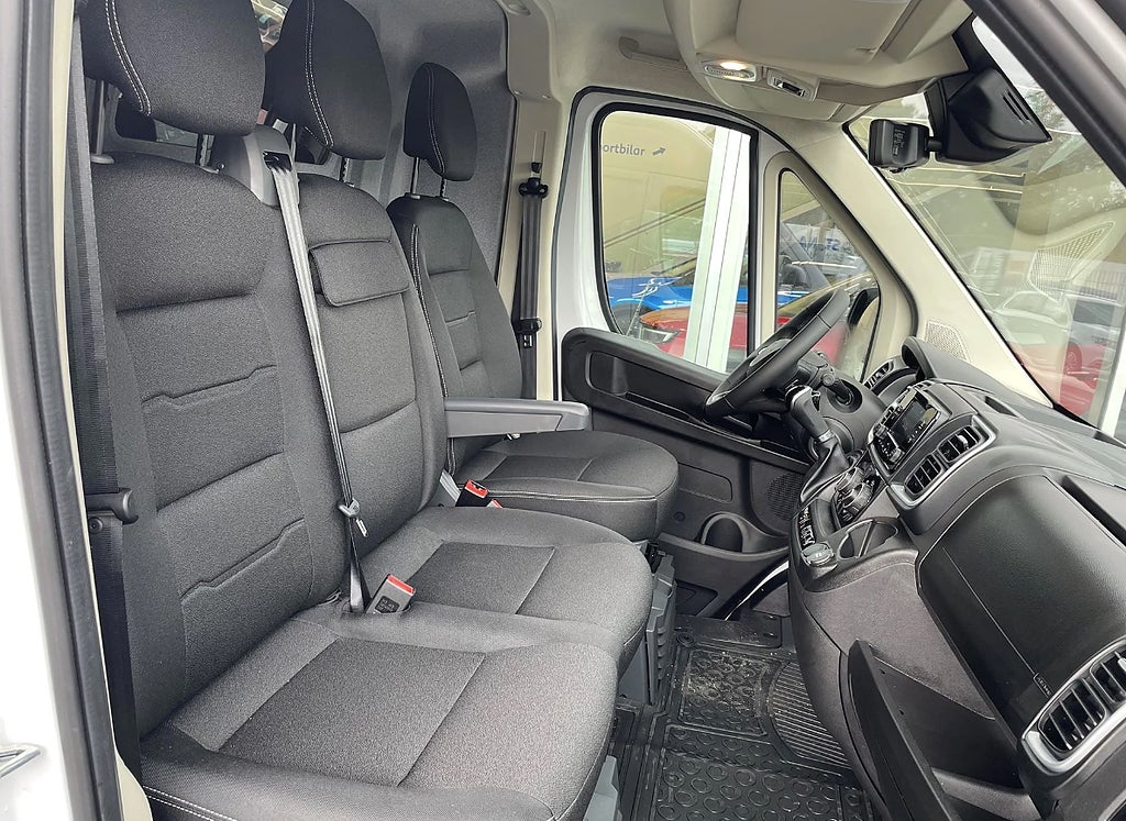 Bild på Peugeot Boxer Flak L370 BlueHDi 140hk 