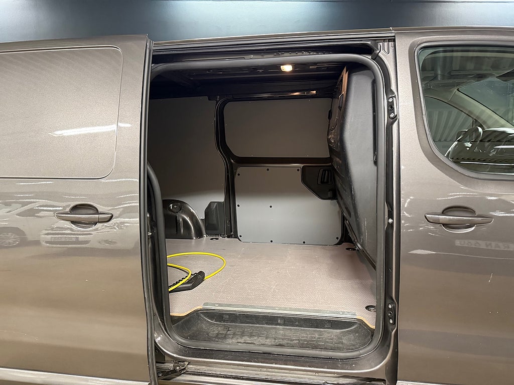 Bild på Peugeot e-Expert  PRO+ L3 75kWh 136hk Back-kamera/Nav