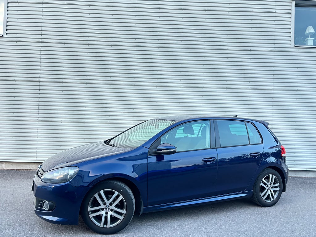 Volkswagen Golf 5-dörr 1.6 TDI / Dark Label / Drag / D-Värm / B-Kamera
