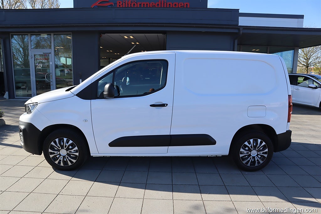 Peugeot Partner 1.5 BlueHDi Pro 130 hk Utökad Last 3 sit Drag Svensksåld