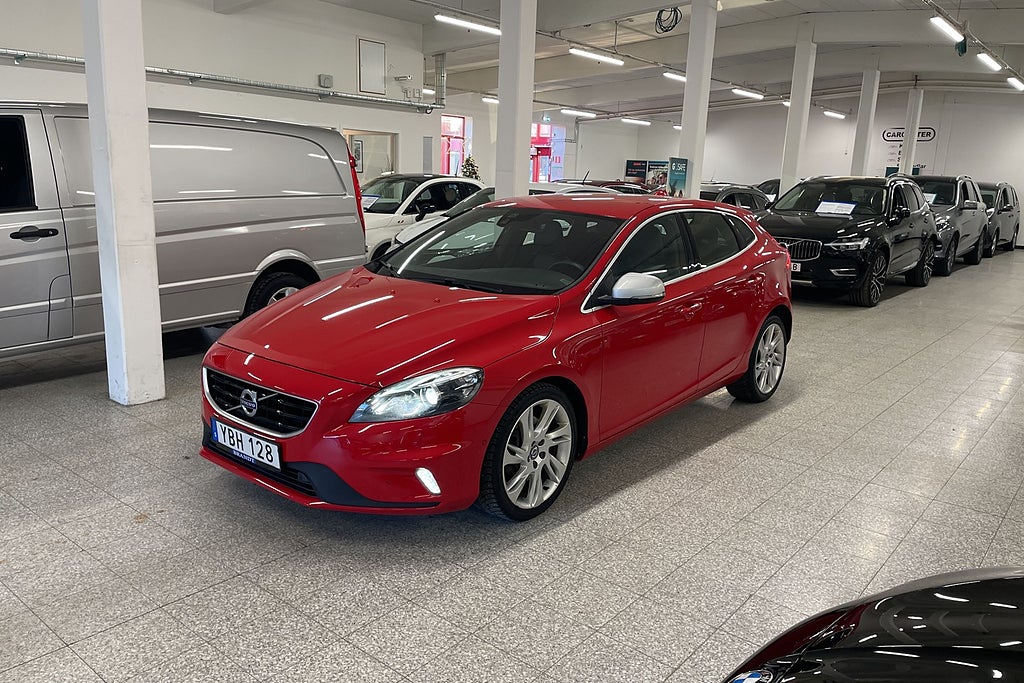 Volvo V40 D2 Geartronic R-Design Euro 6 /B-kamera/Låg skatt/P-sens