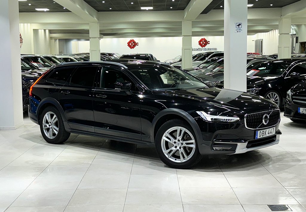 Volvo V90 Cross Country D4 AWD/VOC/DRAG/360kam/Pano/AutoPilot