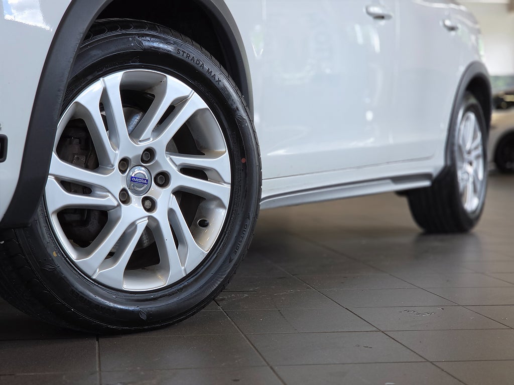 Volvo V60 Cross Country D3 / Momentum /Drag/Värmare/Rattvärme/Kamrem b